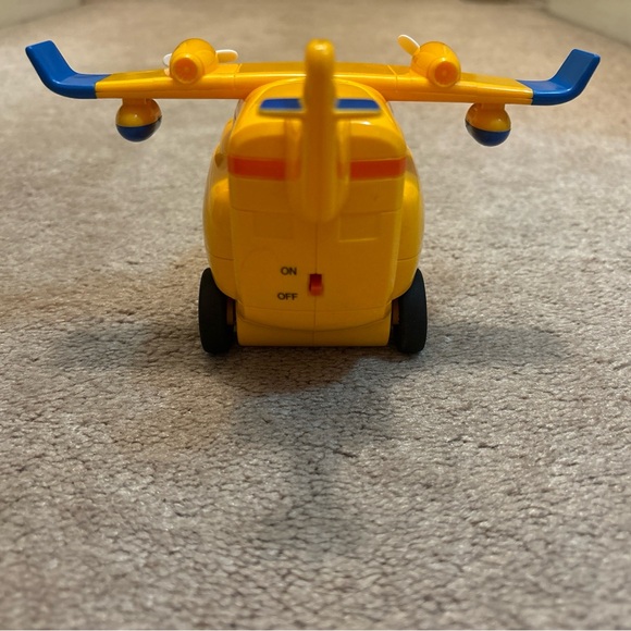 Super Wings – Toy RC Plane - Remote Control Donnie Yellow Airplane - Picture 4 of 6
